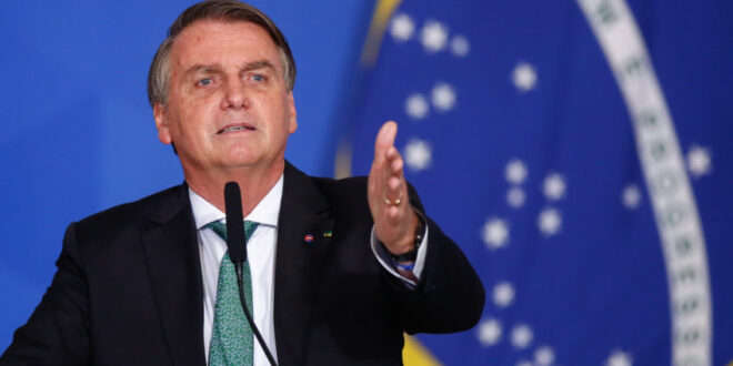 Bolsonaro minimiza o número de mortes de crianças por Covid, critica Lula e fala em zerar imposto