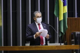 Carlos Zarattini é o autor do projeto vale-gás