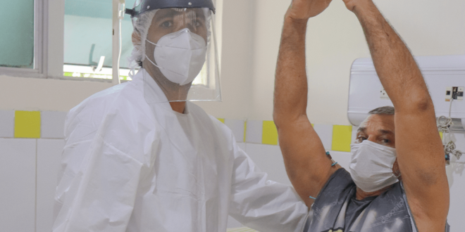 Centro de Reabilitação e Fisioterapia da Fundhacre: por falta de equipamentos, profissionais trabalham com aparelhos artesanais feitos a partir de reciclagem