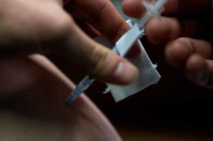 CEO da Pfizer diz que vacinação anual seria melhor do que reforços frequentes