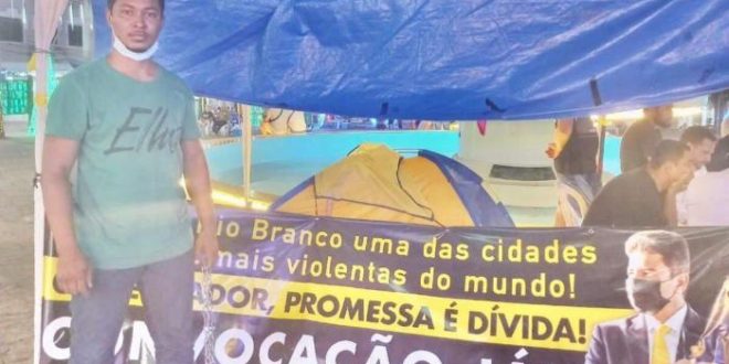 Fim do sonho: depois de 35 dias acorrentado, Jorge encerra o protesto após Gladson quebrar a promessa de convocar o cadastro de reserva da Polícia Civil