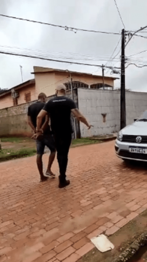 Foragido que rompeu tornezeleira eletrônica é preso no bairro Habitasa, em Rio Branco