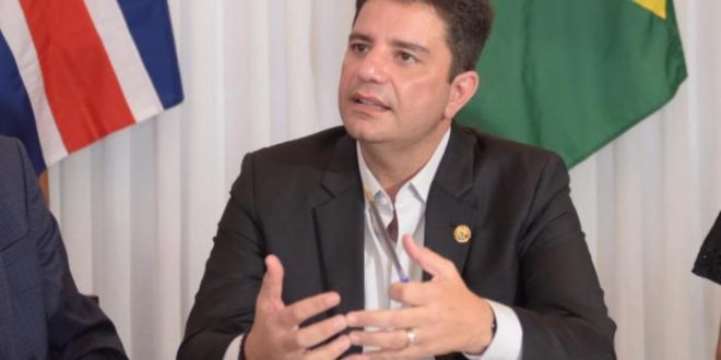 Governo do estado corta gratificação do Ensino Especial  e revolta a categoria
