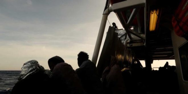 Guarda Costeira dos EUA busca 39 desaparecidos em naufrágio na Flórida