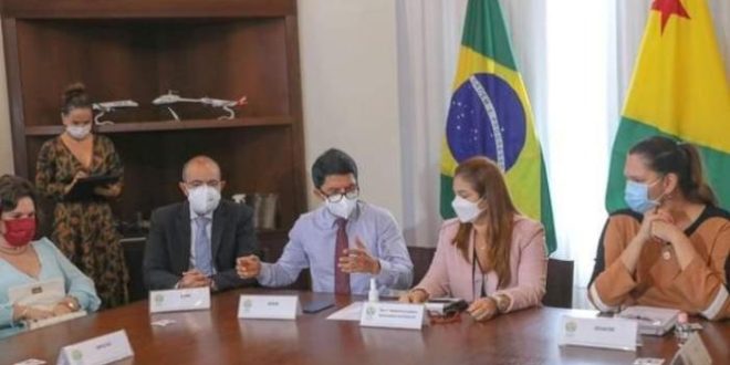A principal estratégia para enfrentar a nova onda de covid-19 é fazer mutirões de vacinação e aumentar o número de vacinados, diz Jenilson