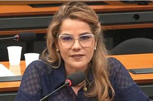 Mara Rocha leva internet de alta velocidade à comunidade Tartaruga, no seringal Valparaíso em Cruzeiro do Sul