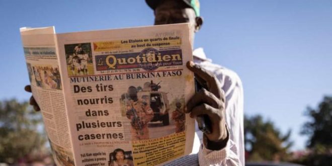 Militares de Burkina Fasso dizem ter dado golpe e deposto presidente