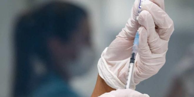 Pais que não vacinam filhos podem ser multados e até perder a guarda