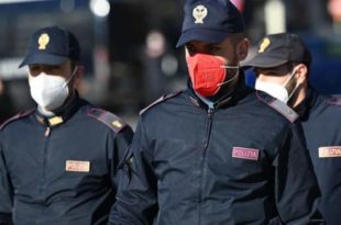 Polícia da Itália recebe máscaras cor-de-rosa e protesta contra 'risco à dignidade'
