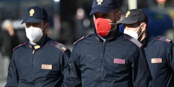 Polícia da Itália recebe máscaras cor-de-rosa e protesta contra 'risco à dignidade'