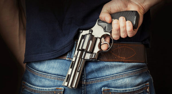 Projeto proíbe concessão de porte de arma para acusado de violência contra mulher