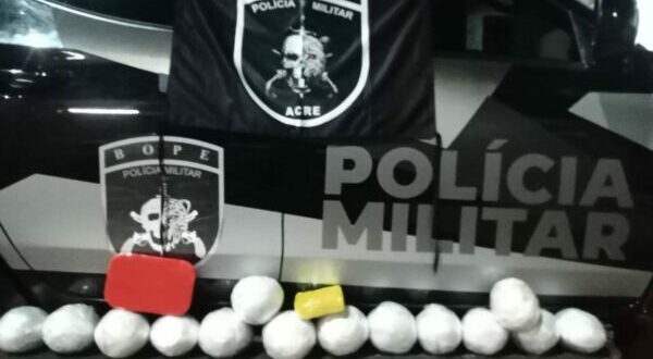 Homem esconde drogas na bolsa de criança e é preso pela Polícia Militar