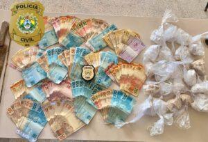 Mais de 1kg de cocaína e R$14mil enterrados são encontrados pela Polícia Civil