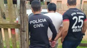 ‘Treinador’ de futebol é preso acusado de abusar sexualmente de aluno de 14 anos
