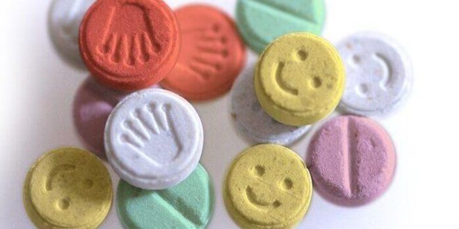 Dupla é condenada por enviar mais de 1000 pílulas de ecstasy pelos Correios, em Rio Branco