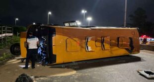 Motorista de micro-ônibus morre em acidente no Anel Rodoviário
