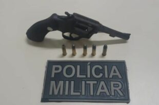 Acusado de violência doméstica, homem é preso com revólver e munições em Epitaciolândia