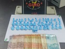 Jovem de 19 anos é presa ao embalar entorpecentes para venda, na capital acreana