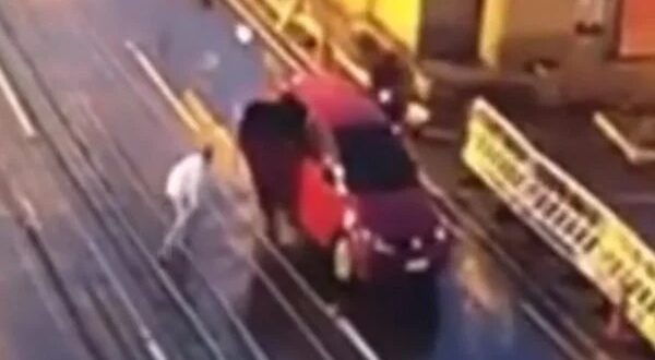 Vídeo: veja o momento em que detento é metralhado na saída da cadeia