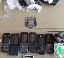 Em Sena Madureira, policiais penais apreendem sete celulares, dois carregadores e entorpecentes em presídio