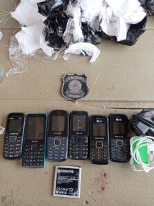 Em Sena Madureira, policiais penais apreendem sete celulares, dois carregadores e entorpecentes em presídio