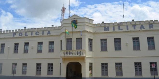 Bandido invade loja a menos de 100 metros da Polícia Militar