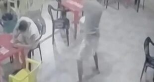 Vídeo brutal: homem tenta decapitar rival com 4 golpes de foice cega