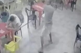 Vídeo brutal: homem tenta decapitar rival com 4 golpes de foice cega