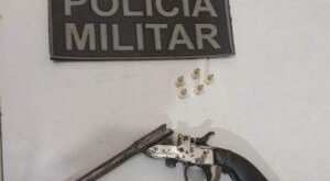 Idoso é preso por porte ilegal de arma de fogo, em Brasiléia