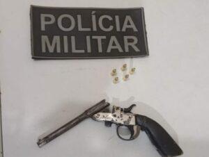Idoso é preso por porte ilegal de arma de fogo, em Brasiléia