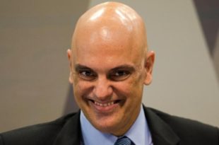 Alexandre pede que PGR se manifeste sobre crimes de Bolsonaro apontados pela PF
