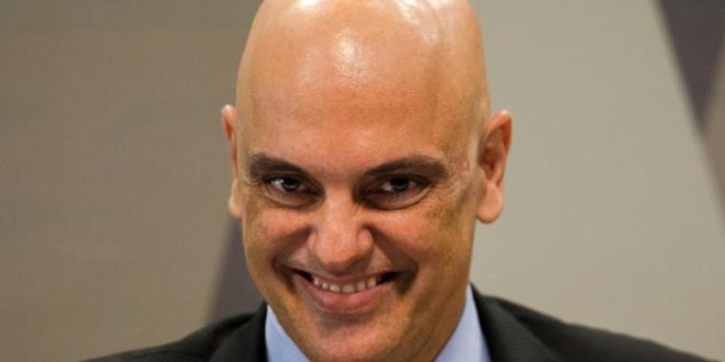 Alexandre pede que PGR se manifeste sobre crimes de Bolsonaro apontados pela PF
