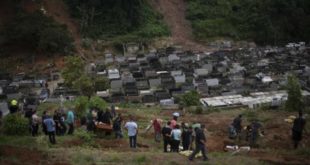 Bombeiros concluem busca por 93 desaparecidos nas enchentes de Petrópolis