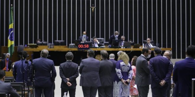 Câmara aprova proposta que limita a busca e apreensão em escritórios de advocacia