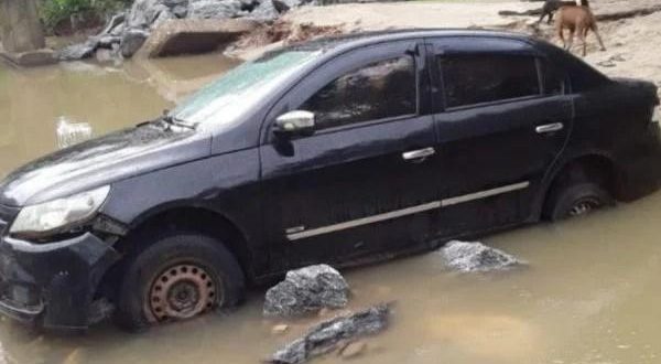 Casal é achado morto dentro de carro; suspeita é intoxicação por gás