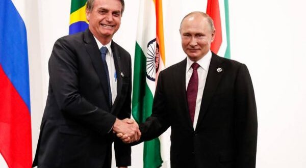 Comitiva de Bolsonaro na Rússia inclui expoentes da ala ideológica da Cultura