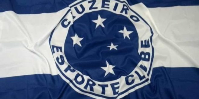 Cruzeiro anuncia contratação do meia Fernando Canesin, ex-Athletico-PR, para 2022