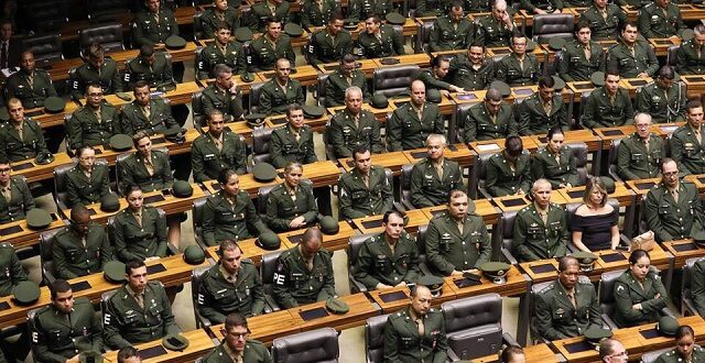 Deputados podem votar nesta quinta-feira projeto que atualiza o Código Penal Militar