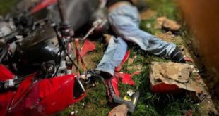 Detento em condicional foge da polícia e morre ao bater com motocicleta em calçada, no interior do Acre
