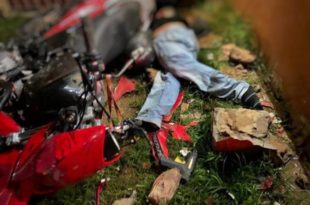Detento em condicional foge da polícia e morre ao bater com motocicleta em calçada, no interior do Acre