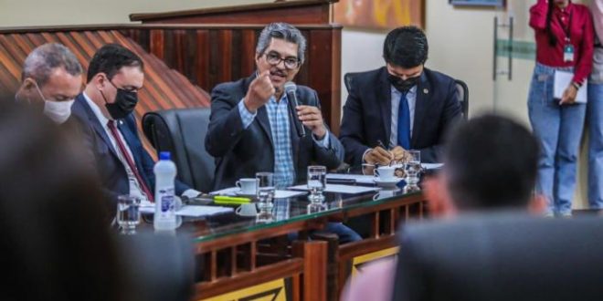 Edvaldo Magalhães solicita ao governo atendimento imediato aos moradores do Gregório, que sofrem com a alagação