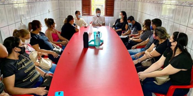 Edvaldo Magalhães se reúne com professores do cadastro de reserva da SEE, que aguardam convocação