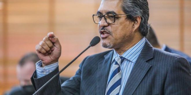 Edvaldo Magalhães diz que luta dos professores concursados que aguardam convocação é justa e oportuna