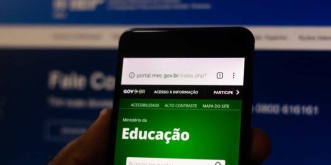 Estudantes têm até esta sexta-feira para se inscrever no Prouni