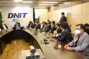 Jenilson e comitiva da Aleac se reúnem com diretor do Dnit em Brasília que garante R$ 30 milhões para BR-364