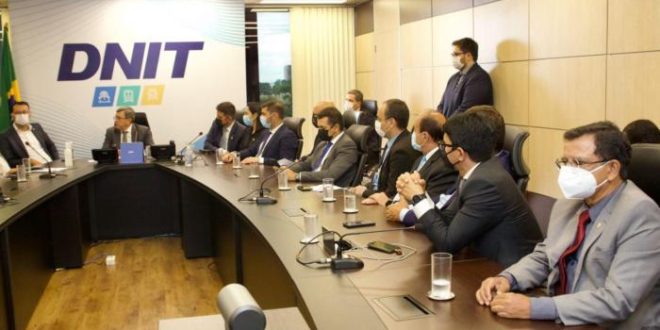 Jenilson e comitiva da Aleac se reúnem com diretor do Dnit em Brasília que garante R$ 30 milhões para BR-364