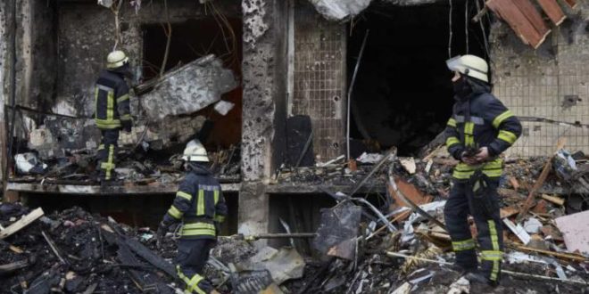 Kiev pede que moradores ataquem invasores com coquetéis molotov
