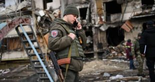 Kiev sofre novos bombardeios e se prepara para invasão russa