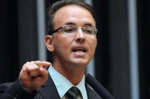 Leo de Brito pede ao MPF que investigue Gladson Cameli por supostos atos de improbidade em distribuição de cargos