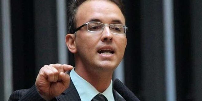 Leo de Brito pede ao MPF que investigue Gladson Cameli por supostos atos de improbidade em distribuição de cargos